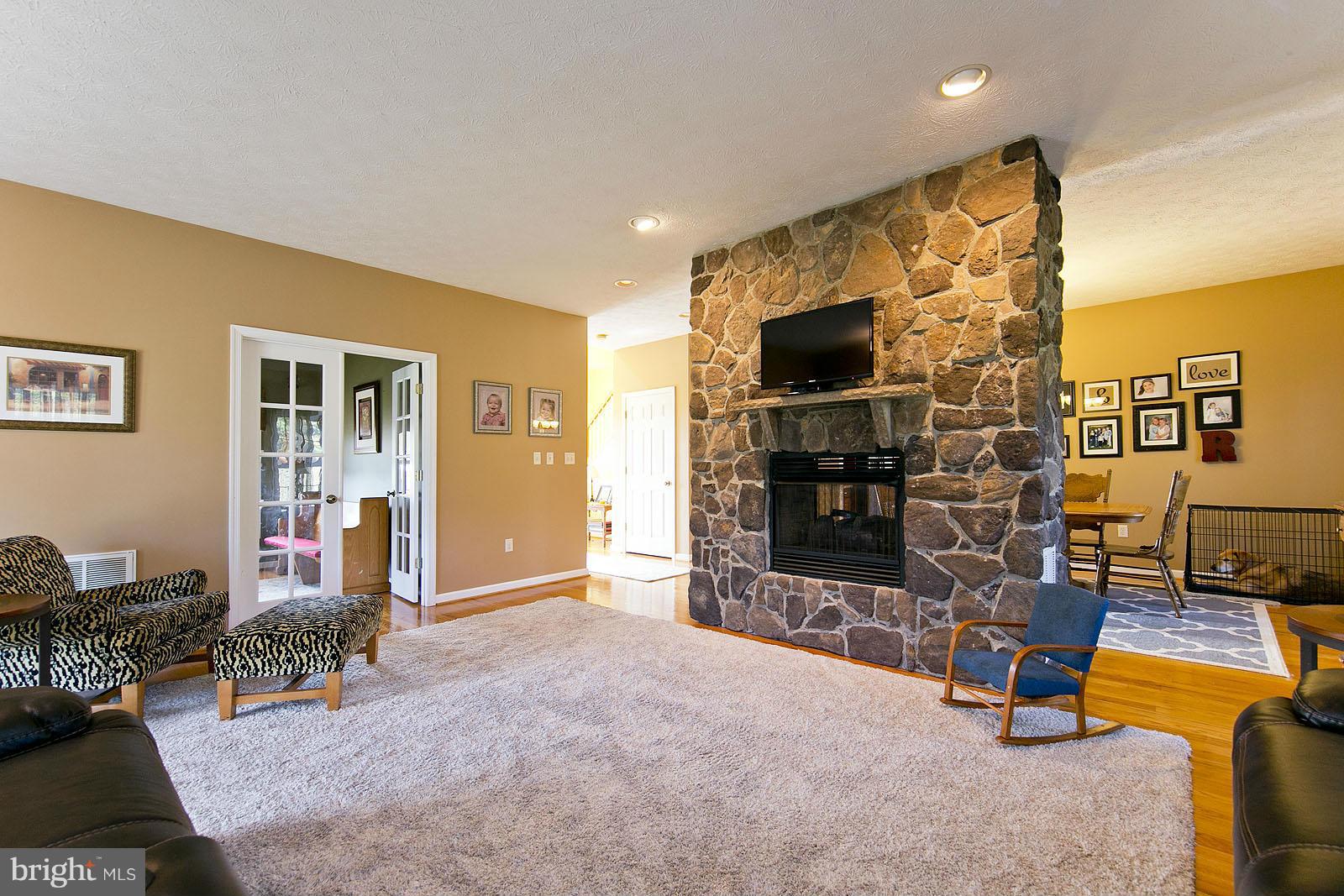 249 Ridgeview Road Gore, VA 22637 - Photo 8 of 30 Living Room