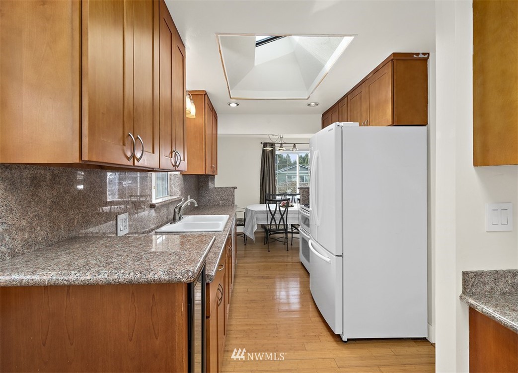 1058 Anacortes Avenue Northeast Renton, WA 98059 - Photo 3 of 26 Gallery Image 3