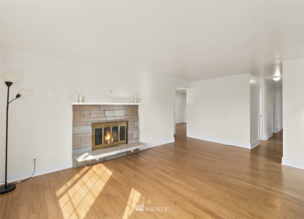 1058 Anacortes Avenue Northeast Renton, WA 98059 - Photo 7 of 26 Gallery Image 7