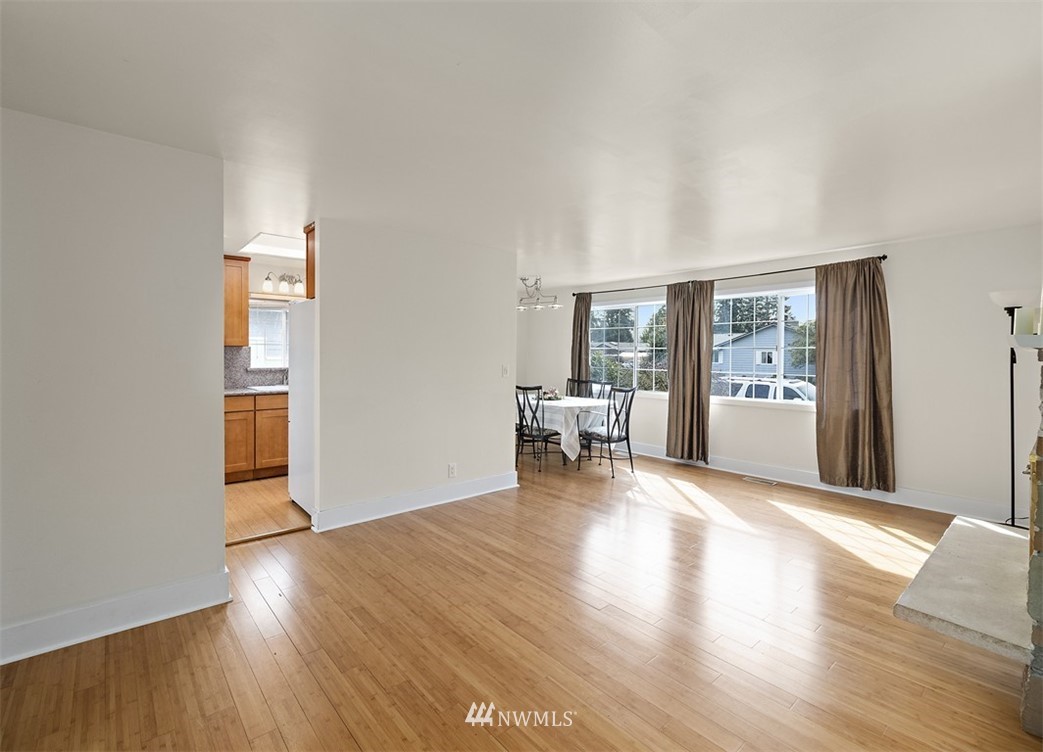 1058 Anacortes Avenue Northeast Renton, WA 98059 - Photo 8 of 26 Gallery Image 8