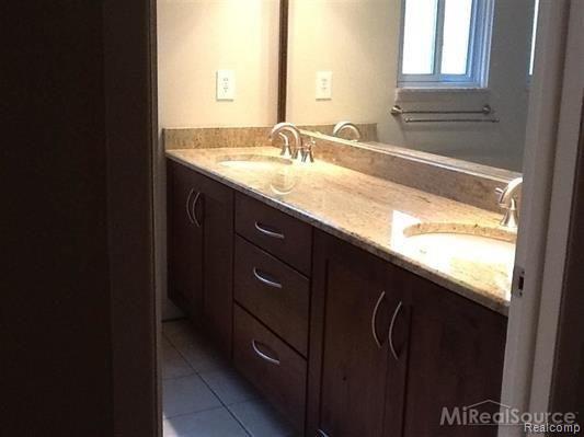 2706 Rhodes Drive Troy, MI 48083 - Photo 3 of 8 7.JPG