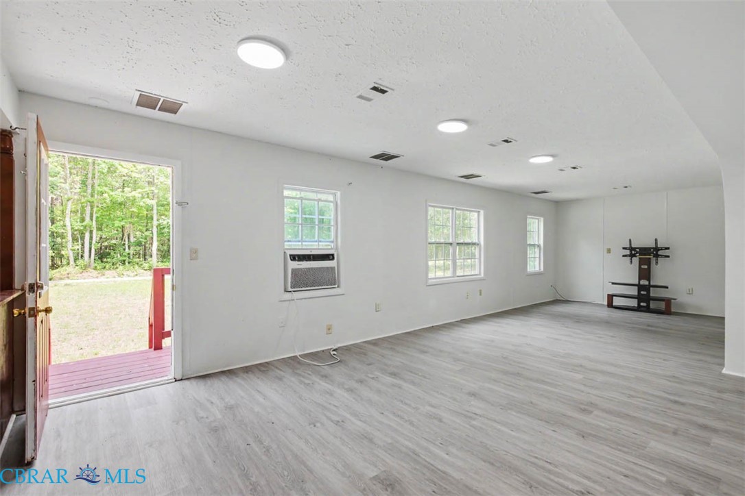 327 Chapel Neck Road North, VA 23128 - Photo 6 of 23