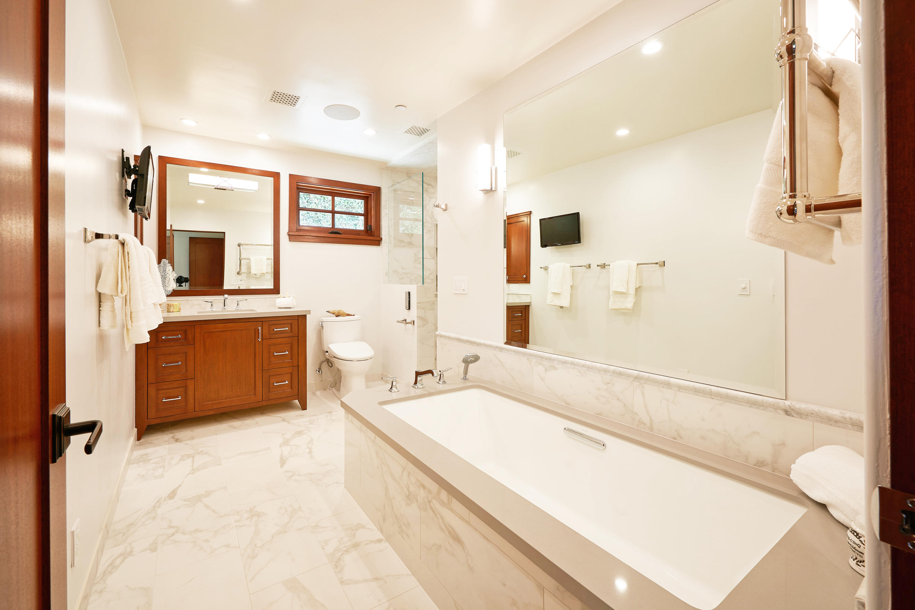 2162 East Valley Road Montecito, CA 93108 - Photo 12 of 17 MasterBath