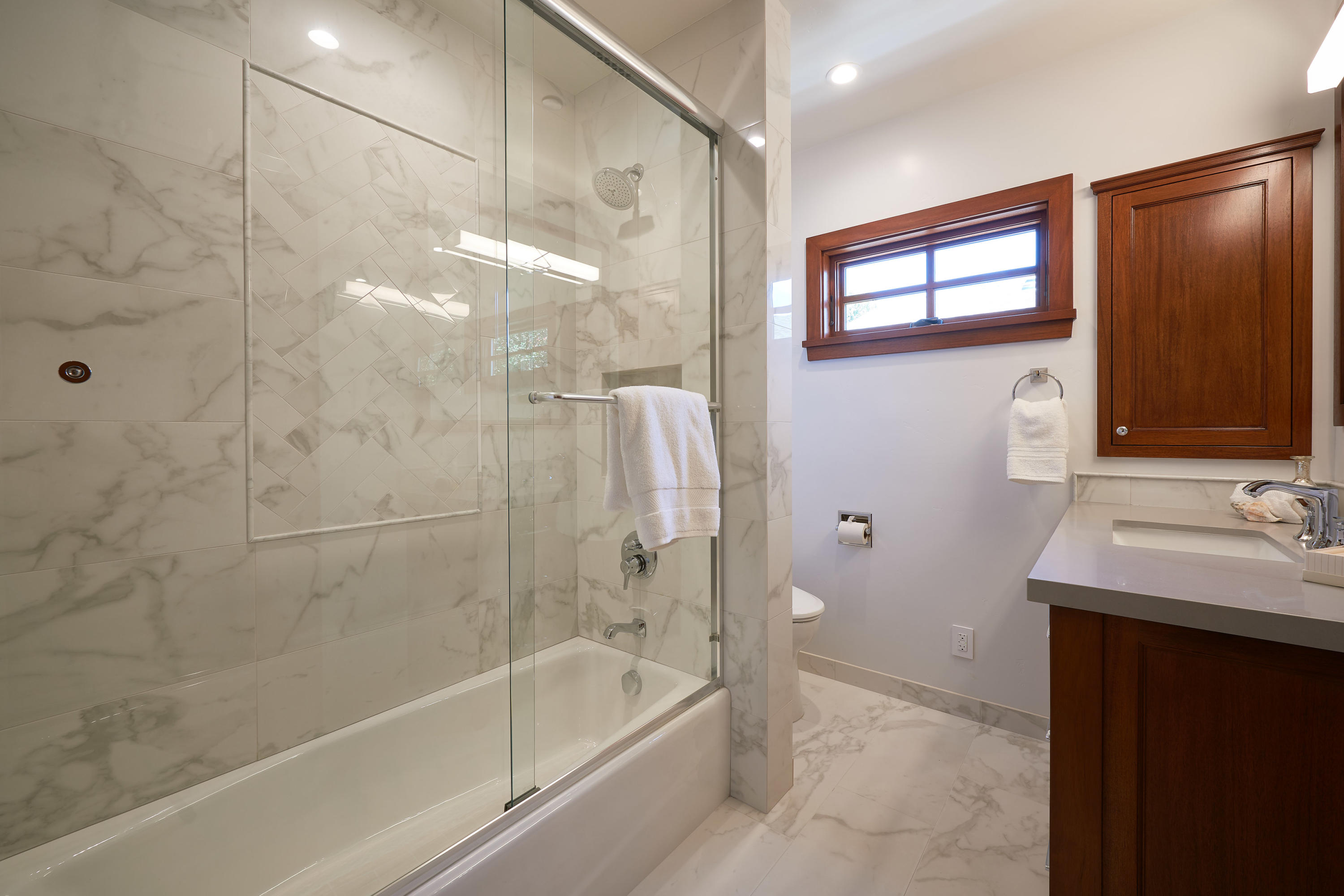2162 East Valley Road Montecito, CA 93108 - Photo 14 of 17 Bathroom 2