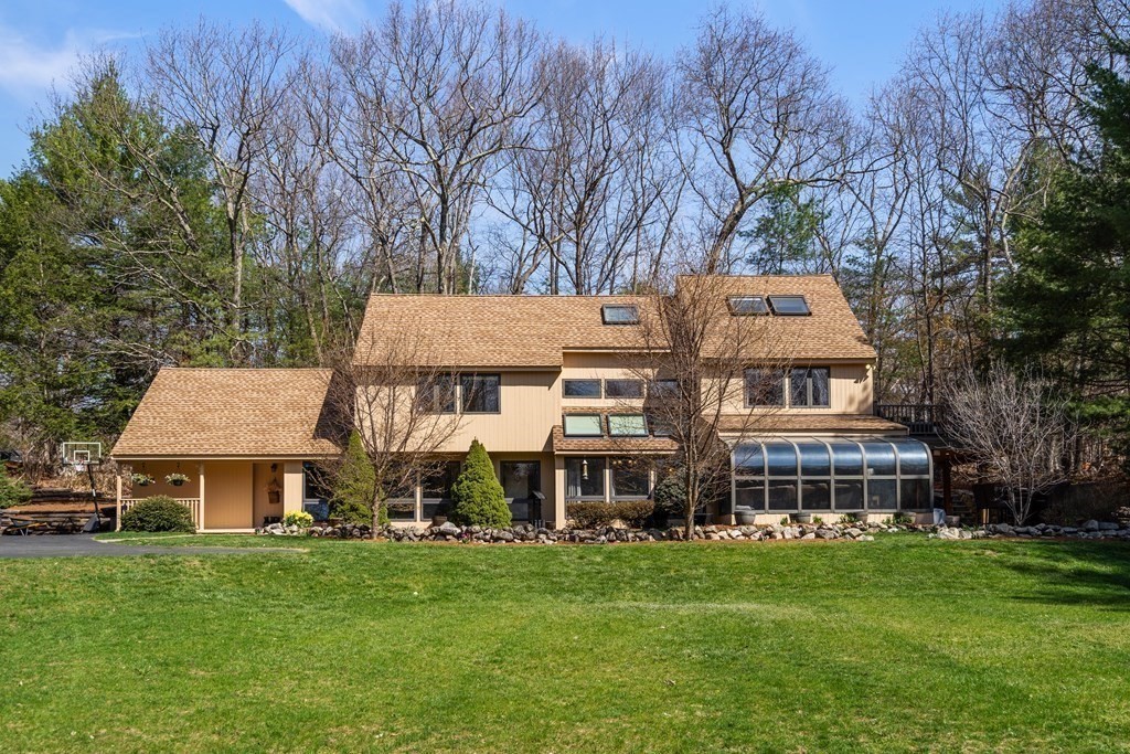 6 Crestwood Road North Reading, MA 01864 - Photo 1 of 36 a front view of a house with a garden