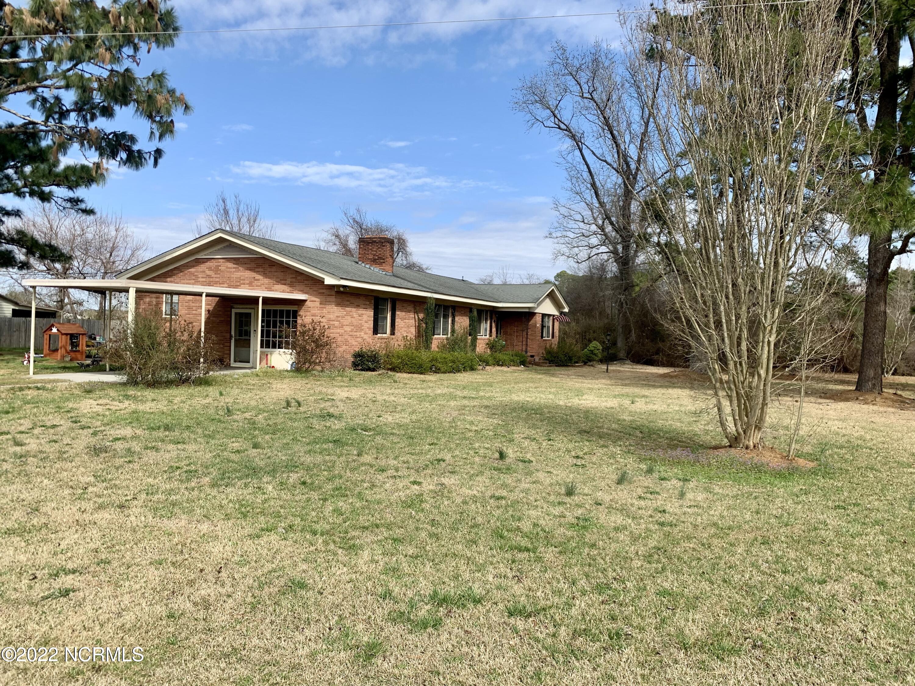 5133 Greenpine Road Farmville, NC 27828 - Photo 3 of 21 Side view outside