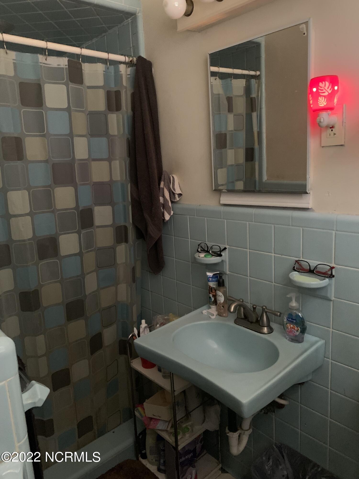 5133 Greenpine Road Farmville, NC 27828 - Photo 6 of 21 Master bath 2