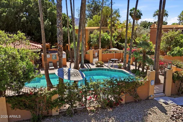 a view of a house with backyard