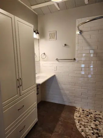 $1,200 | 13373 Southshore Drive, Conroe, TX 77304