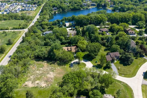 $250,000 | 1 High Point Circle, Hawthorn Woods, IL 60047