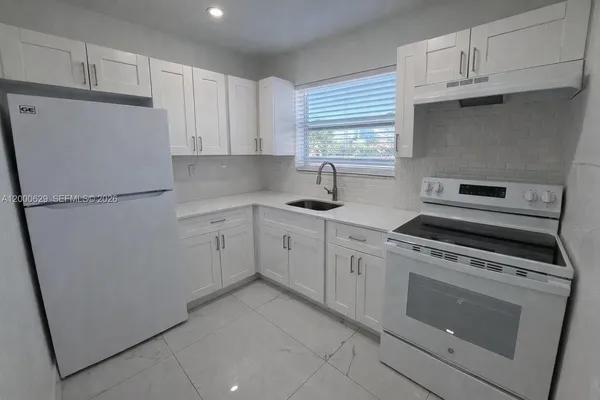 $2,300 | 629 Southwest 10th Street, Unit 4, Miami, FL 33130