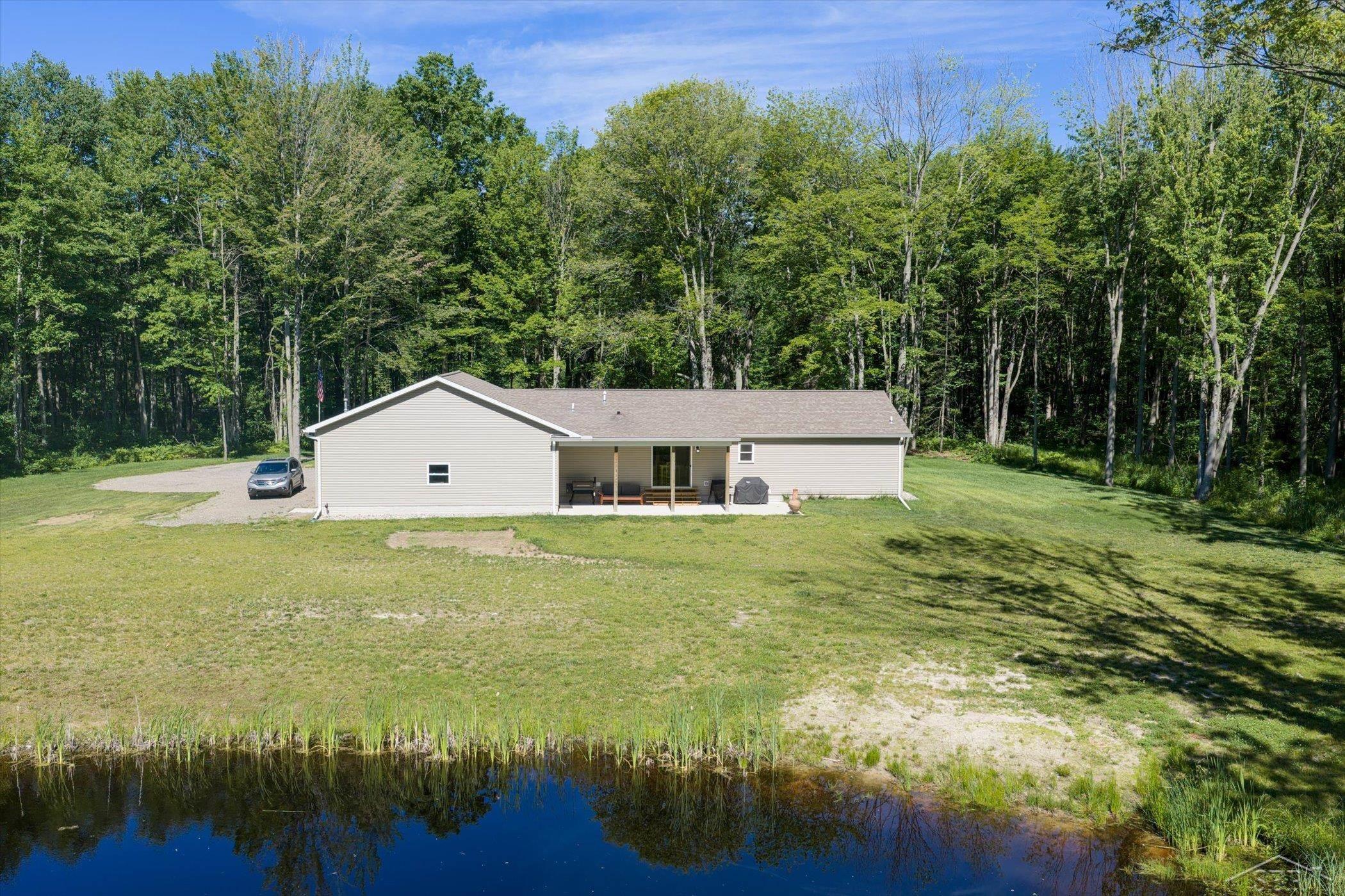 5590 North Jefferson Road Midland, MI 48642 - Photo 3 of 60