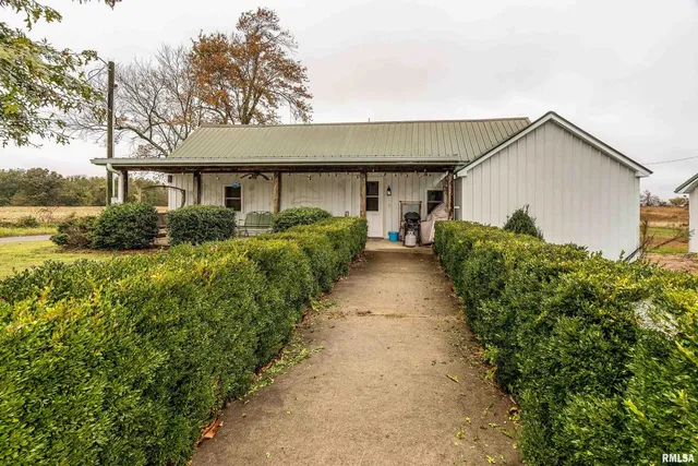 $350,000 | 365 Bond Road, Galatia, IL 62935
