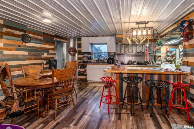 $350,000 | 365 Bond Road, Galatia, IL 62935