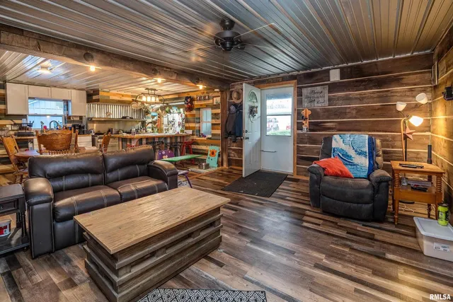 $350,000 | 365 Bond Road, Galatia, IL 62935