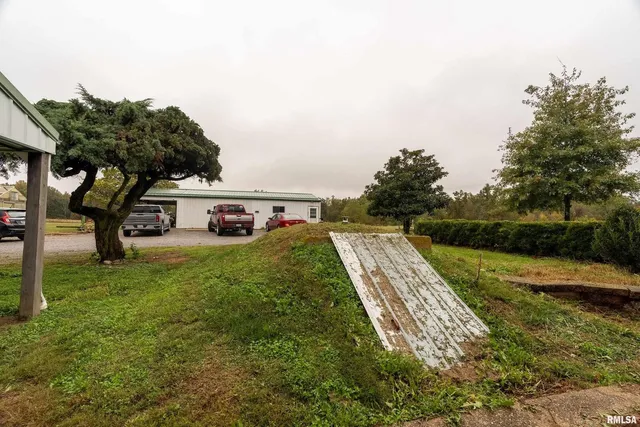 $350,000 | 365 Bond Road, Galatia, IL 62935