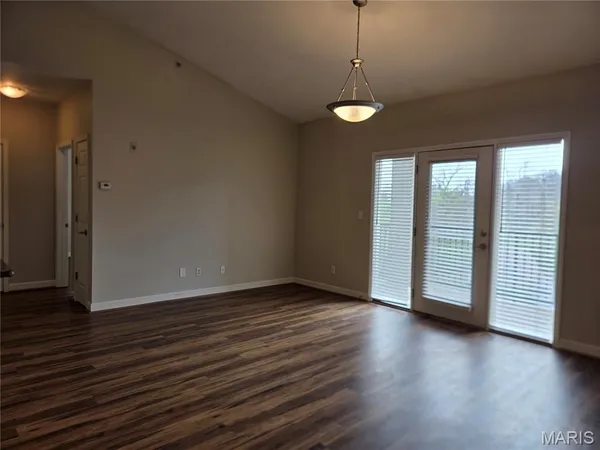 $1,450 | 885 Forest Avenue, Unit 302, Valley Park, MO 63088