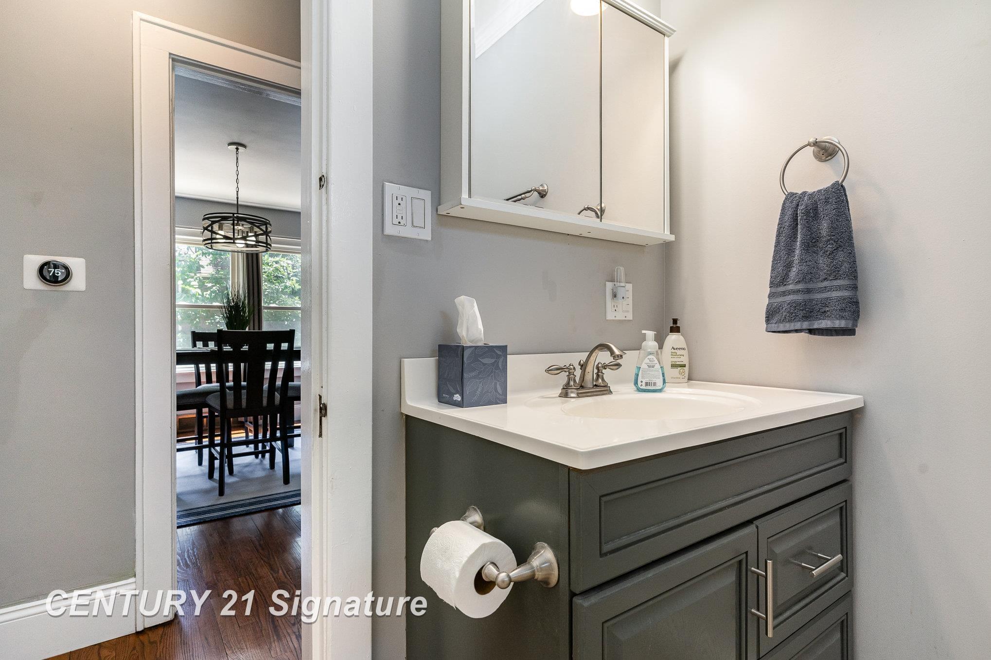 1002 Wilson Street Bay City, MI 48708 - Photo 17 of 30 50148354-e865f67d-deac-4f24-b7af-978aaf3270bc.JPG