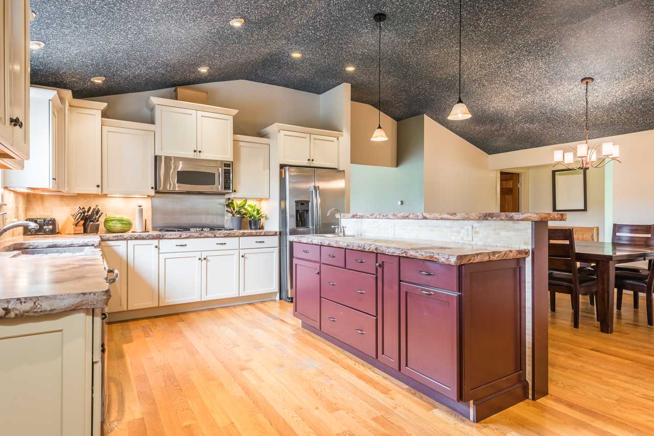 717 Hilltop Road Littleton, NH 03561 - Photo 5 of 40