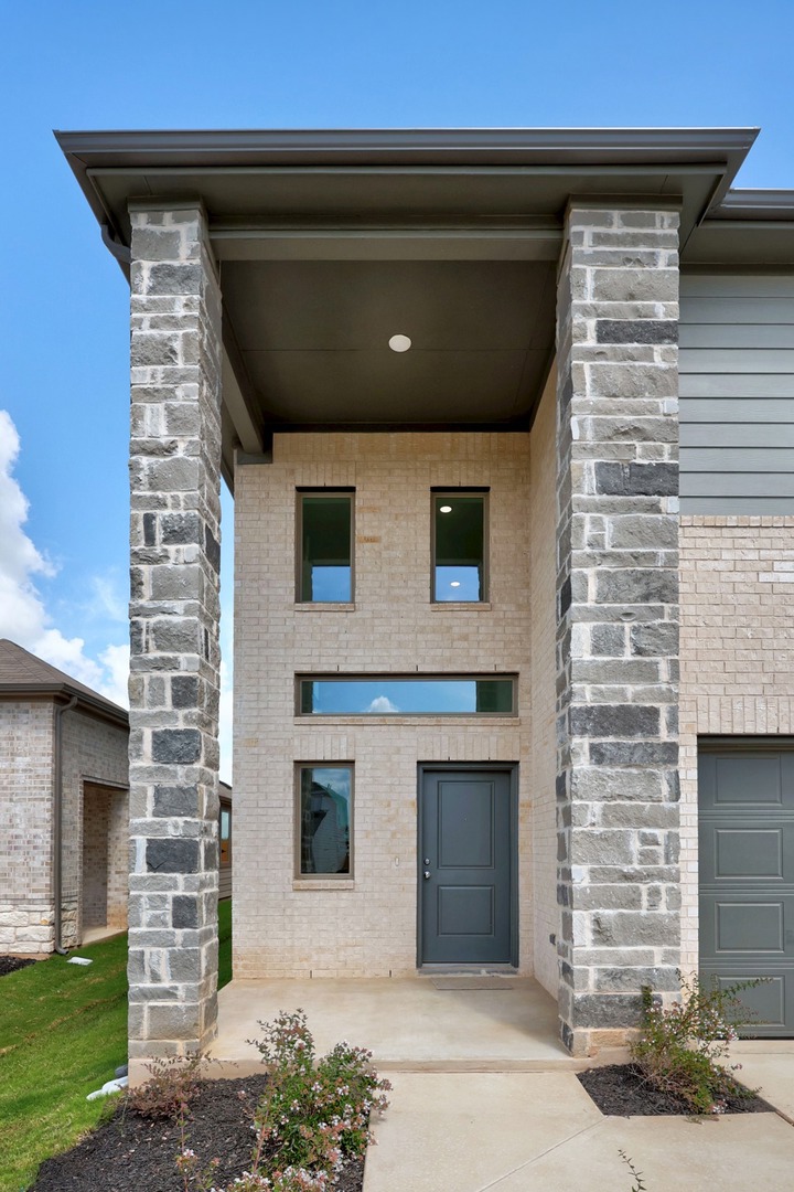 220 Hornet Street Elgin, TX 78621 - Photo 3 of 38