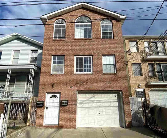 $2,600 | 36 Jewett Avenue, Unit 2, Jersey City, NJ 07304