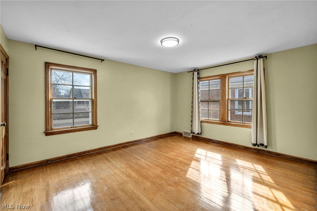 13570 Cedar Road Cleveland, OH 44118 - Photo 37 of 50