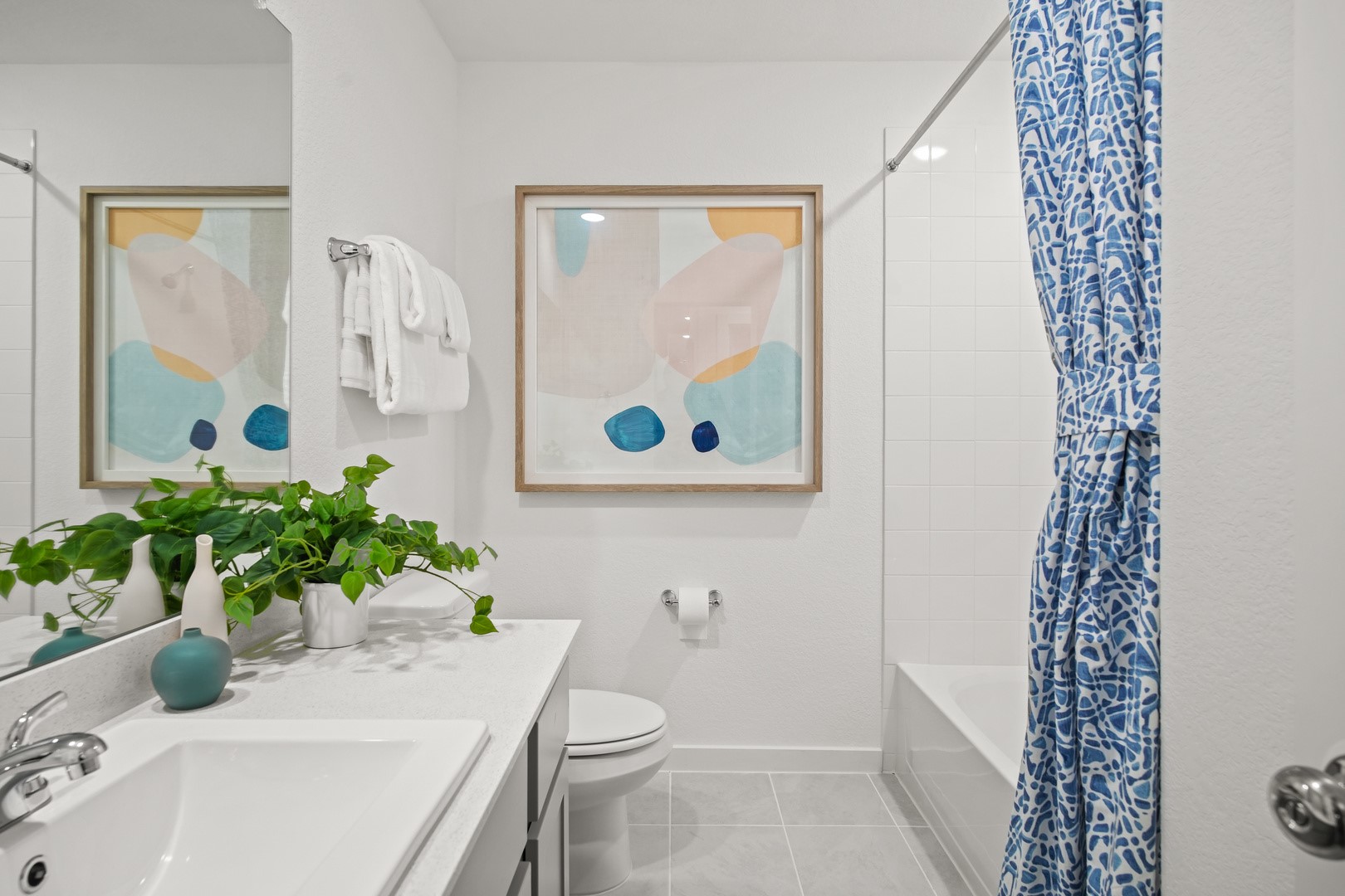 439 Lucky Avenue Elgin, TX 78621 - Photo 26 of 38 a bathroom with a sink toilet and shower