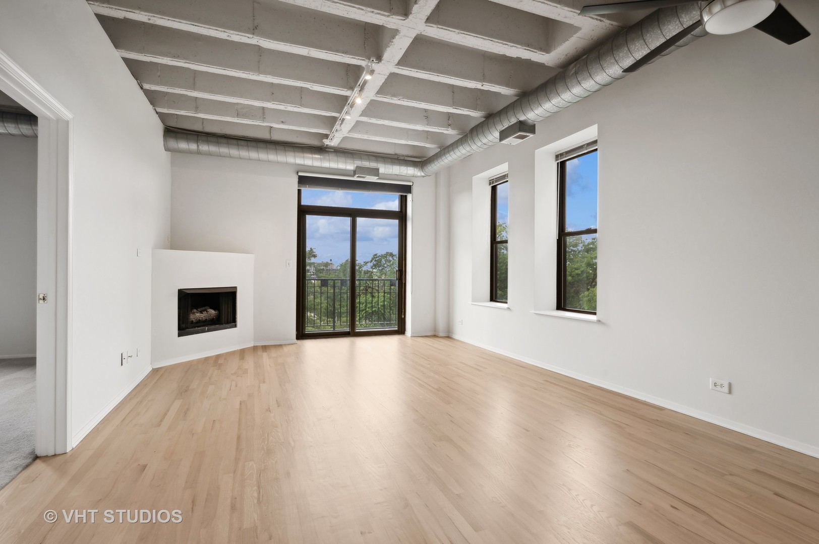 811 South Lytle Street, Unit 407 Chicago, IL 60607 - Photo 3 of 17 Gallery Image 3