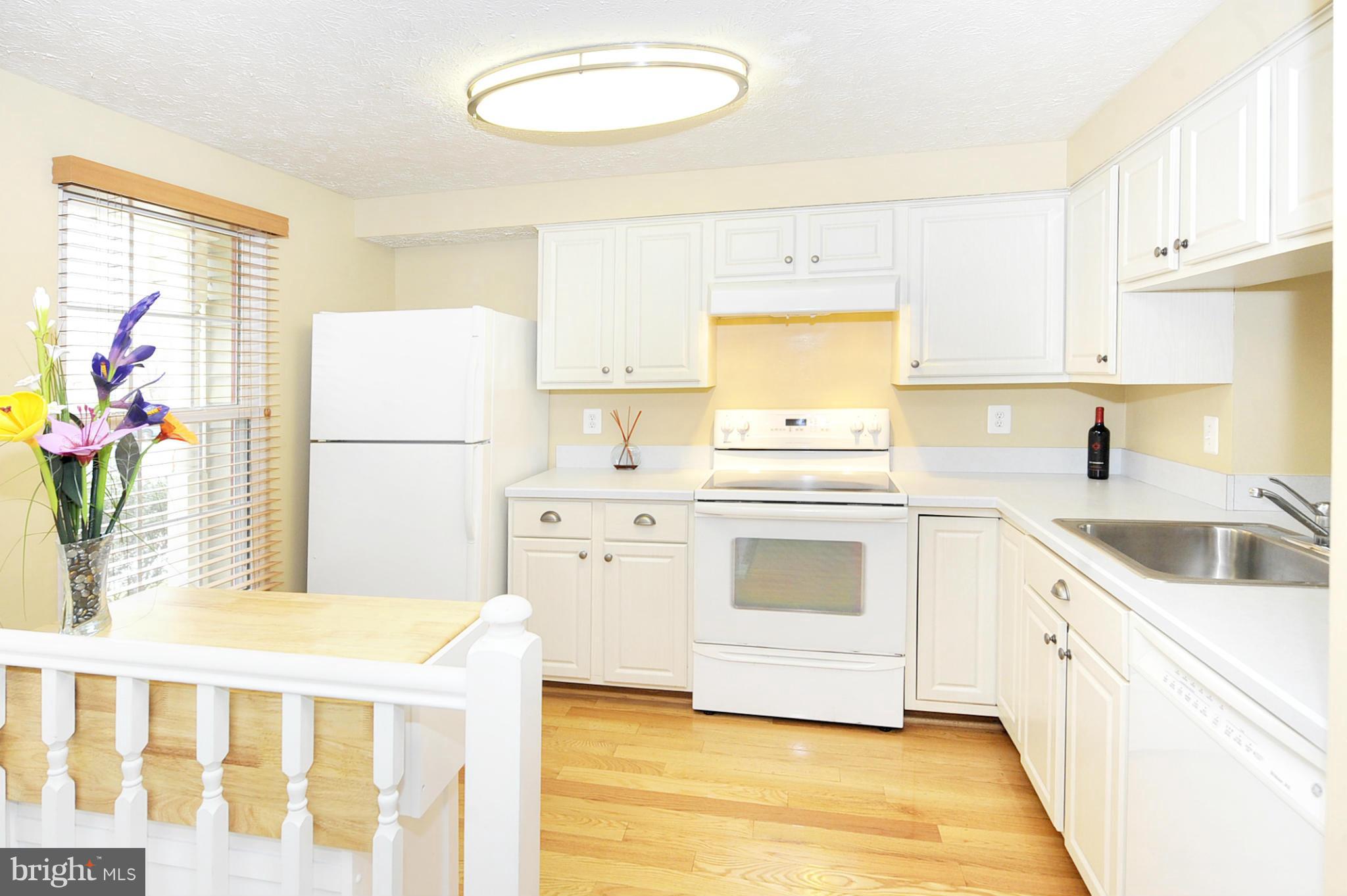 1959 Belmont Ridge Court Reston, VA 20191 - Photo 3 of 16 Kitchen