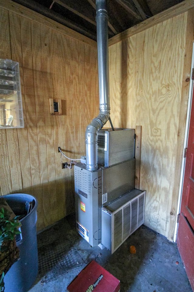 4374 Lapeer Road Burton, MI 48509 - Photo 39 of 49 31400020-38.JPG