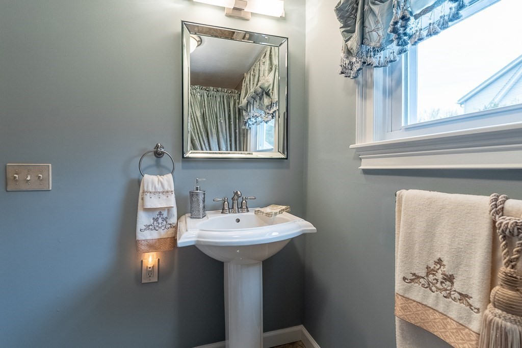 11 Ashbrook Street Springfield, MA 01118 - Photo 18 of 35