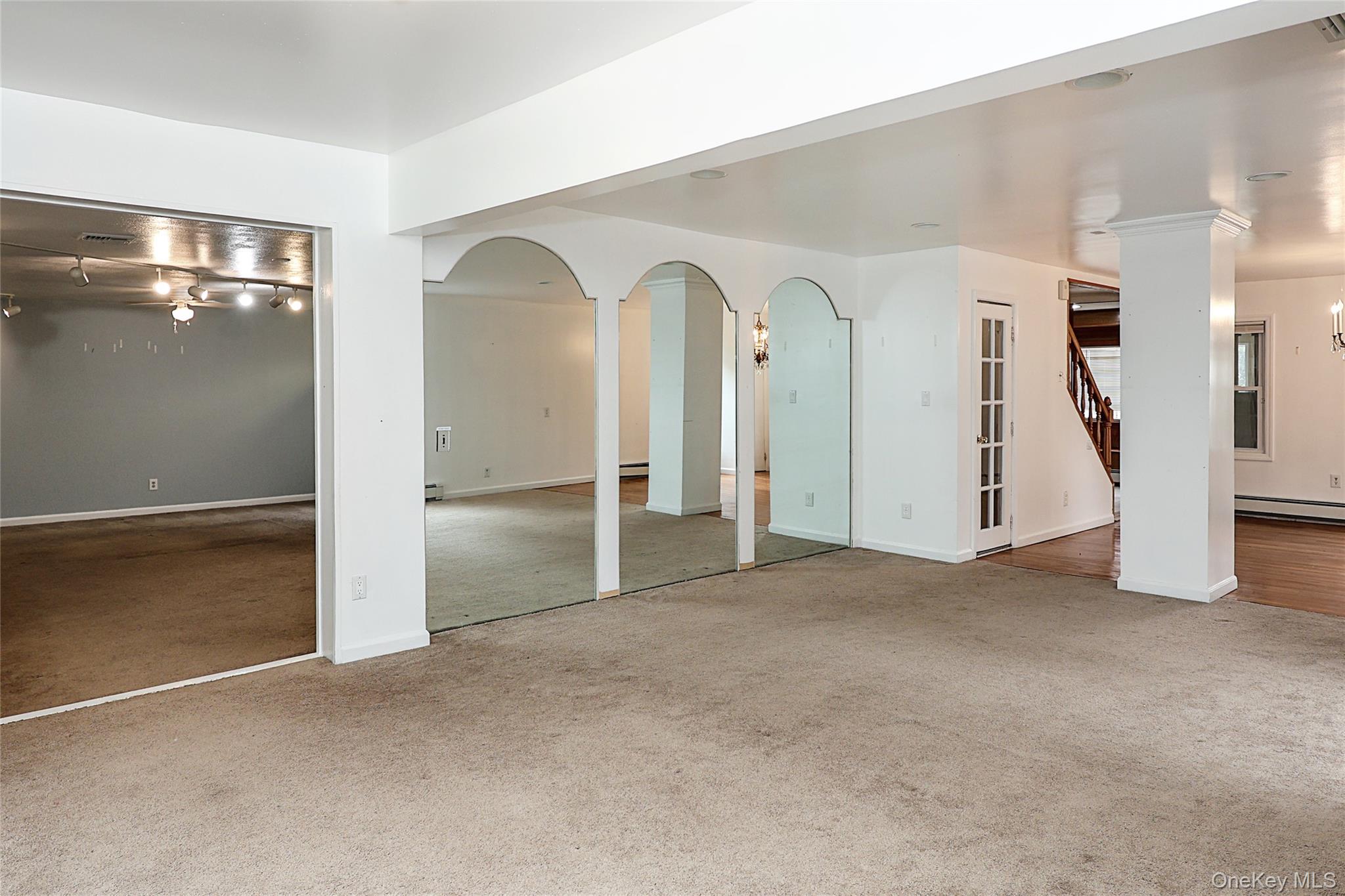 49 Red Ground Road Roslyn Heights, NY 11577 - Photo 4 of 36