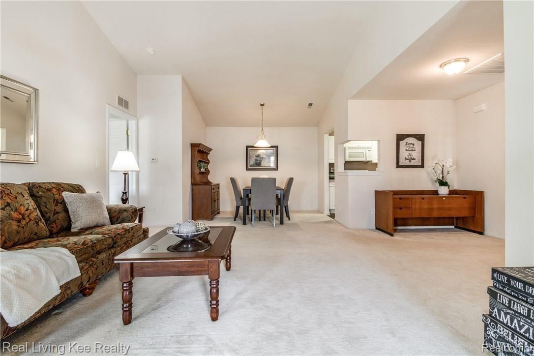 3393 Tremonte Circle, Unit 204 Rochester, MI 48306 - Photo 11 of 40 Interiors (12 of 29).jpg
