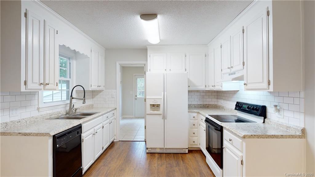 1447 Dove Landing Road York, SC 29745 - Photo 2 of 26 Gallery Image 2