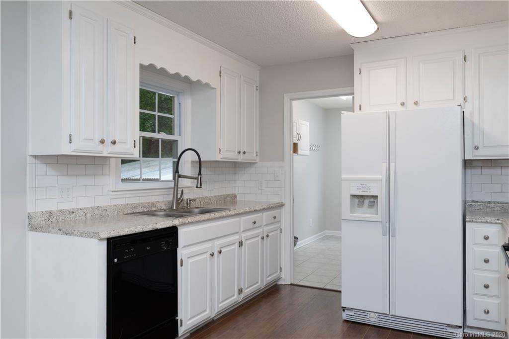 1447 Dove Landing Road York, SC 29745 - Photo 3 of 26 Gallery Image 3