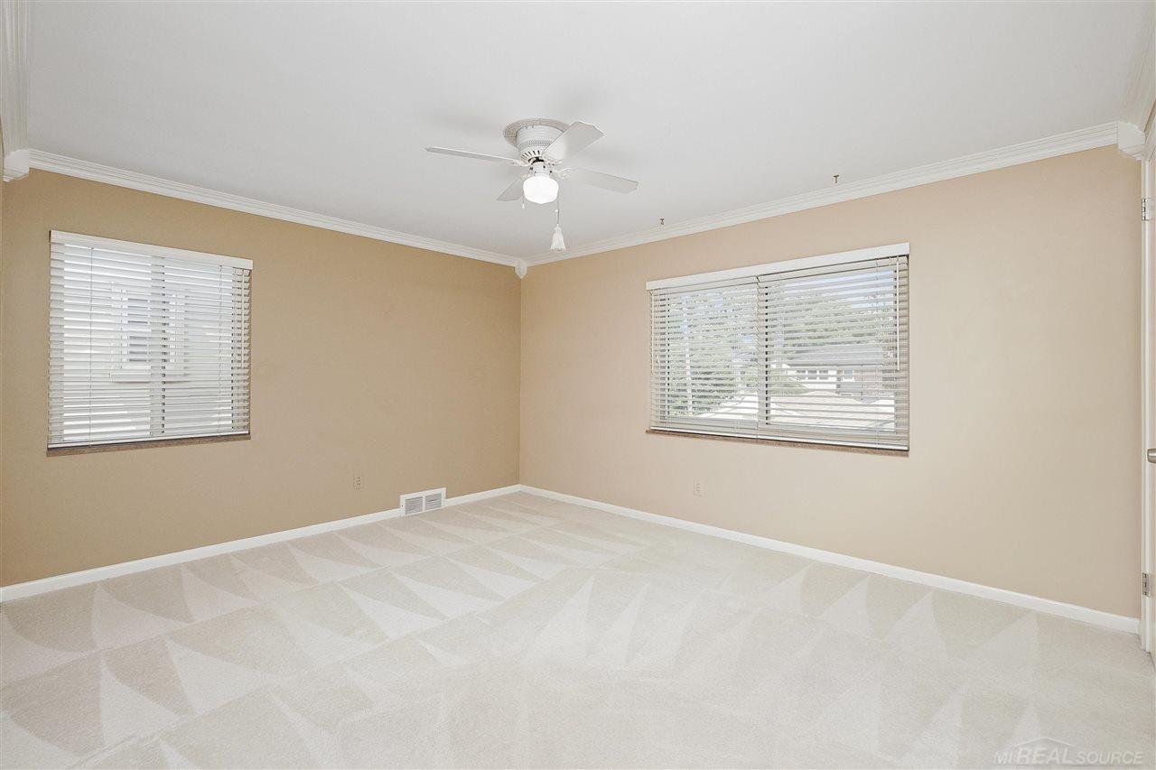 1622 Prestwick Road Grosse Pointe Woods, MI 48236 - Photo 20 of 39