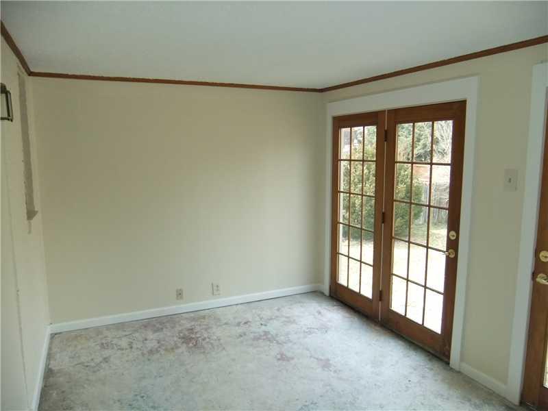 1932 Spring Valley Road Pittsburgh, PA 15243 - Photo 8 of 17 Family Room.