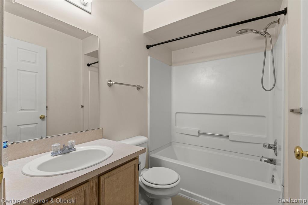 4255 Schaefer Road Dearborn, MI 48126 - Photo 8 of 23