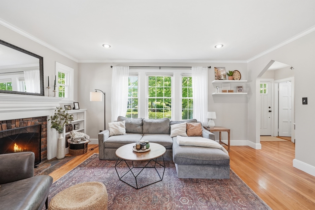 16 Bay State Road Worcester, MA 01606 - Photo 8 of 42