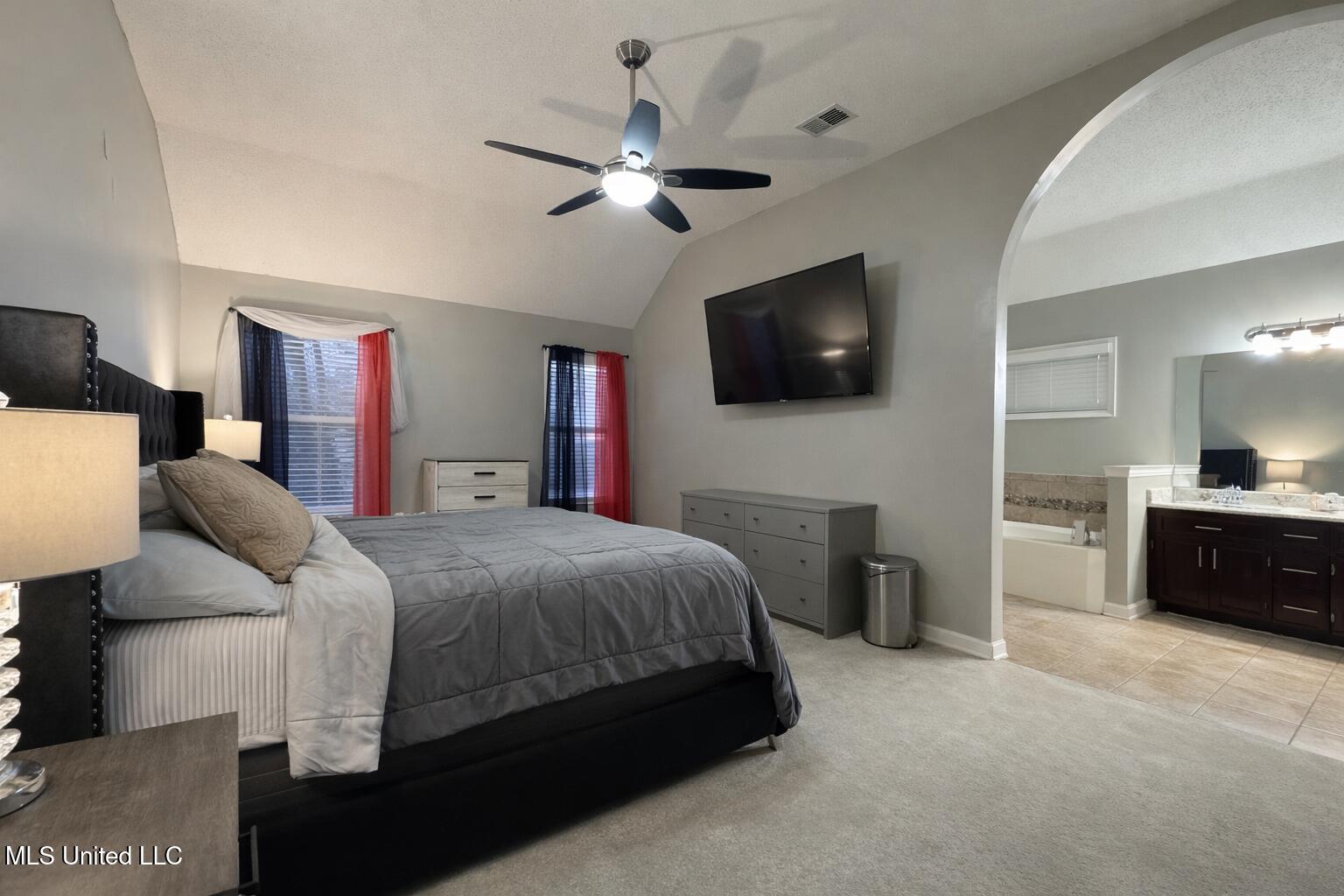 6568 Braybourne Main Olive Branch, MS 38654 - Photo 13 of 19 CB0B1298-4671-4D43-9171-20A6BCDDDFB4