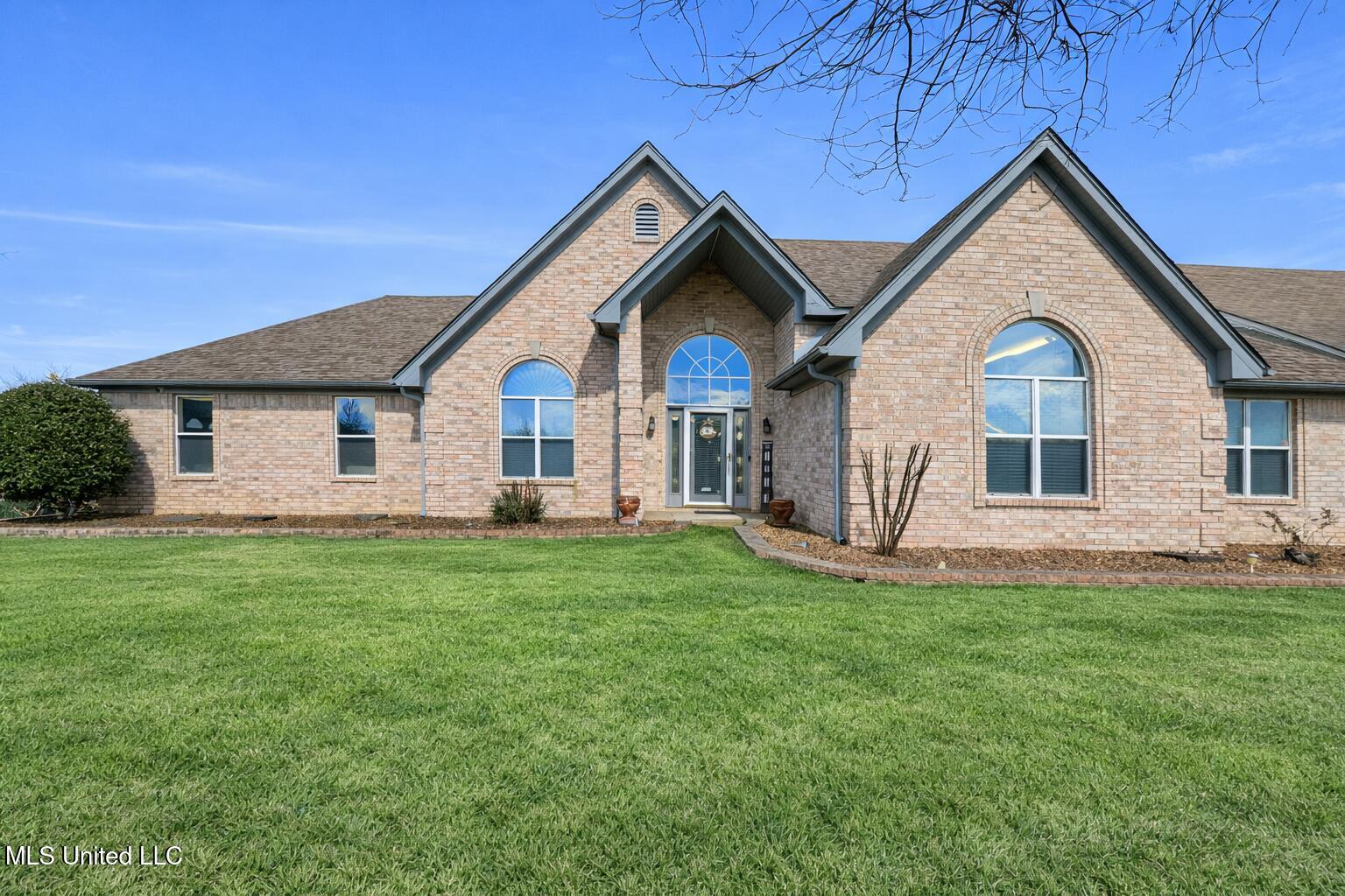 6568 Braybourne Main Olive Branch, MS 38654 - Photo 3 of 19 E9AC2241-E5D3-4BDE-828F-A3347BA27036