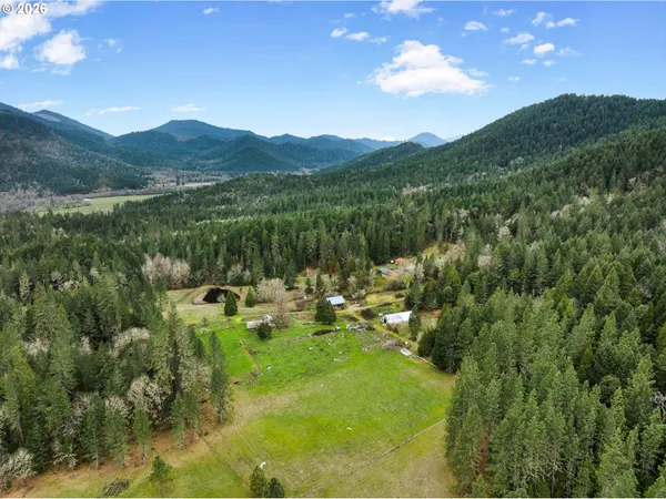 $675,000 | 778 Pack Lane, Glendale, OR 97442