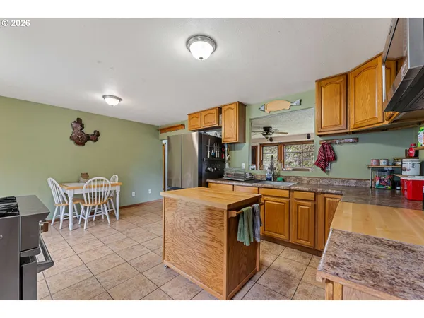 $675,000 | 778 Pack Lane, Glendale, OR 97442