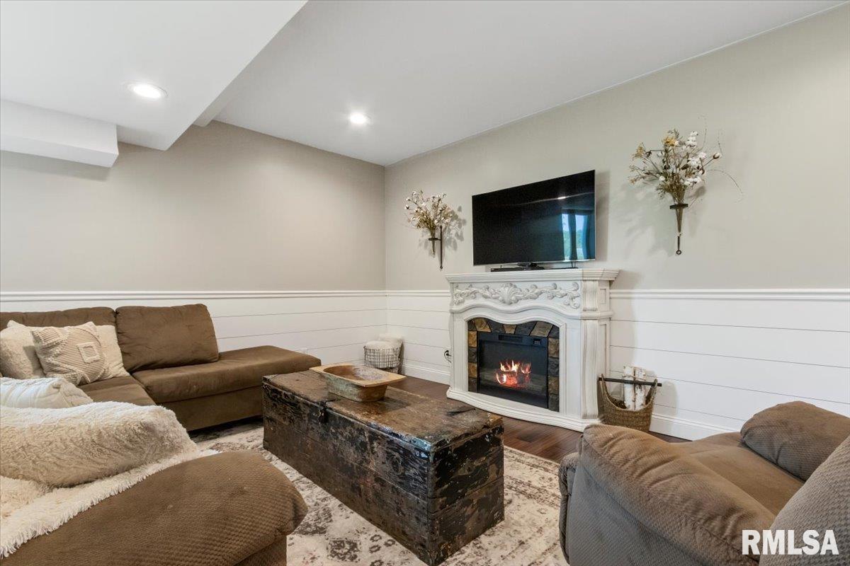 1909 Herington Road Lowpoint, IL 61545 - Photo 48 of 75