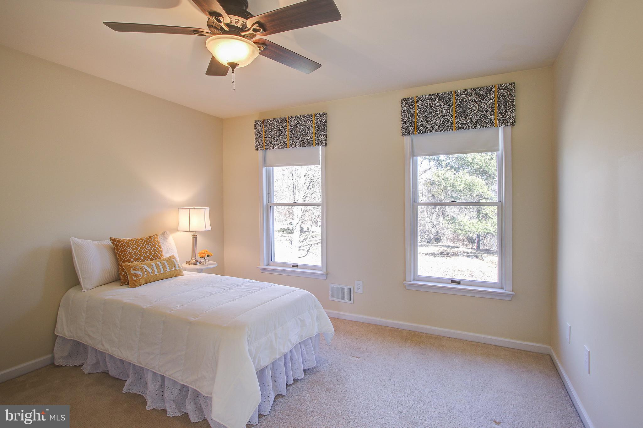 39189 Aldie Road Aldie, VA 20105 - Photo 20 of 30 Guest Bedroom with Hall Bath