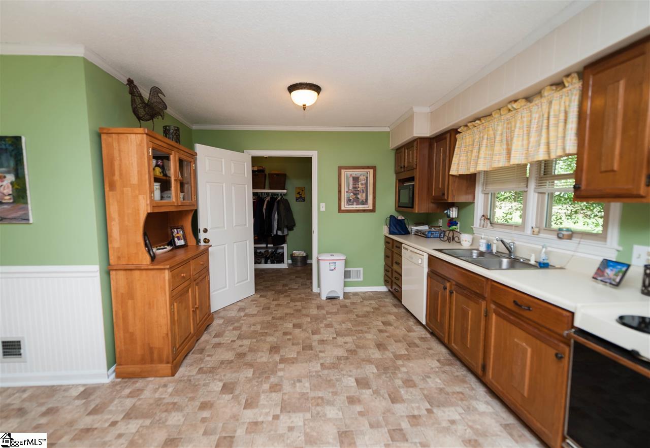 207 Hunters Road Pauline, SC 29374 - Photo 8 of 36