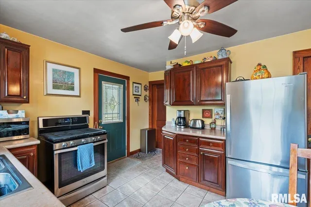 $189,900 | 914 1st Avenue, Hampton, IL 61256