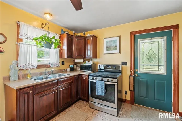 $189,900 | 914 1st Avenue, Hampton, IL 61256