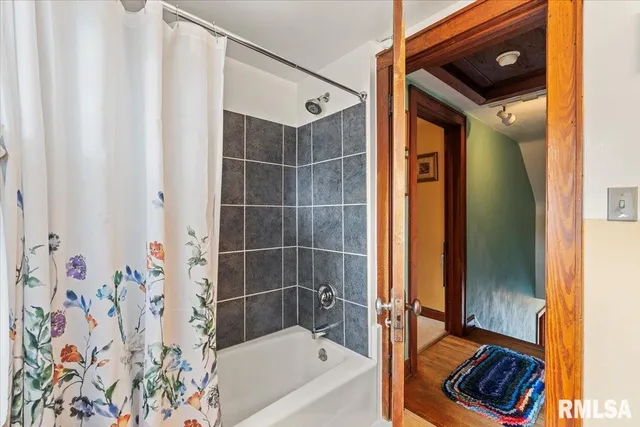 $189,900 | 914 1st Avenue, Hampton, IL 61256