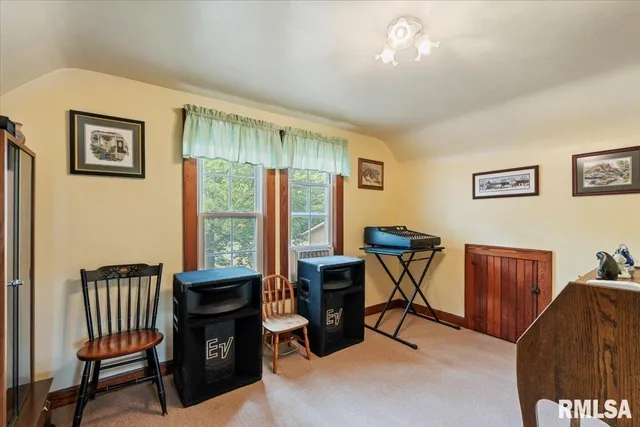 $189,900 | 914 1st Avenue, Hampton, IL 61256